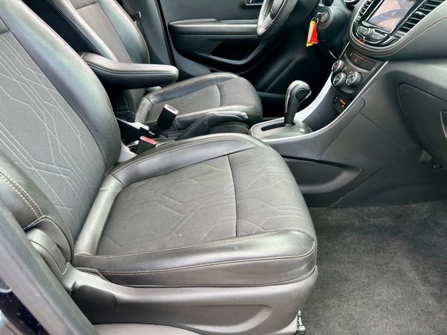 Used 2021 Chevrolet Trax LT FWD image 22