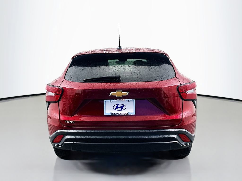 Used 2025 Chevrolet Trax LS w/ LS Convenience Package image 6