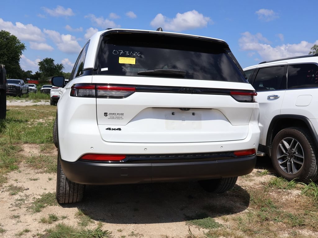 Used 2024 Jeep Grand Cherokee Altitude AWD/4WD image 20