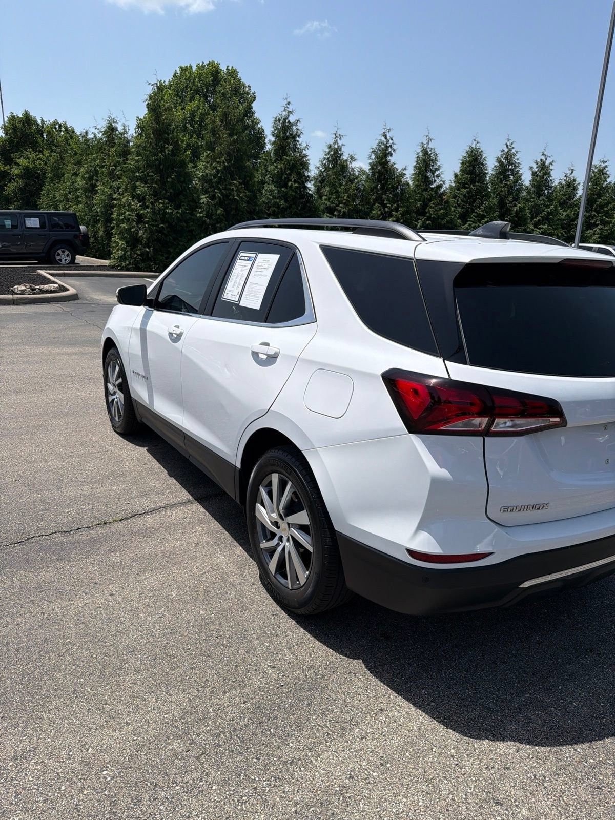 Used 2022 Chevrolet Equinox LT FWD image 3