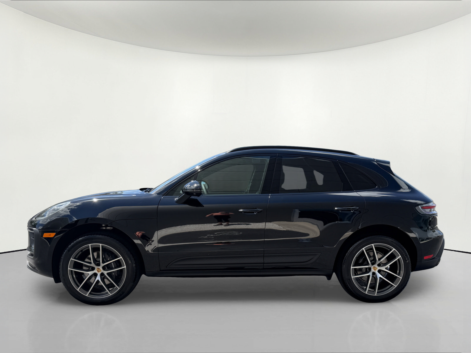 New 2026 Porsche Macan AWD/4WD image 2