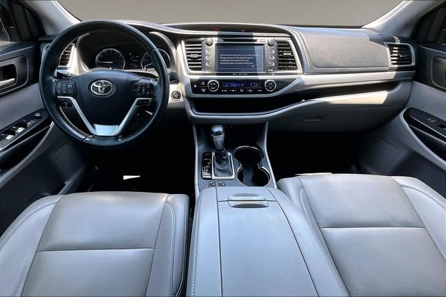 Used 2019 Toyota Highlander XLE FWD image 7