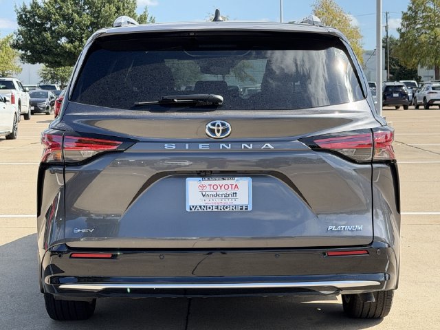 Used 2025 Toyota Sienna Platinum FWD image 5