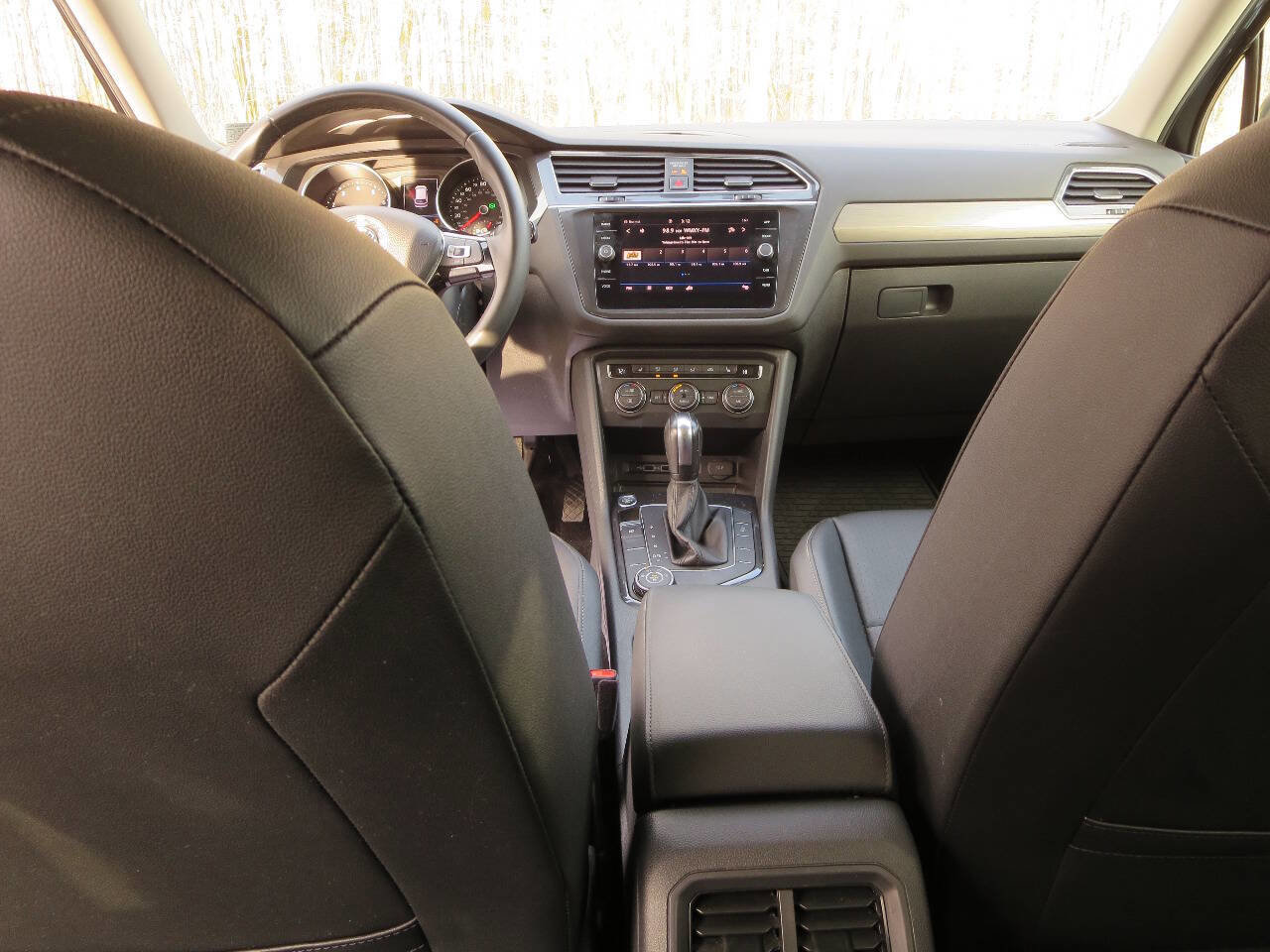 Used 2020 Volkswagen Tiguan SE w/ Panoramic Sunroof Package image 19