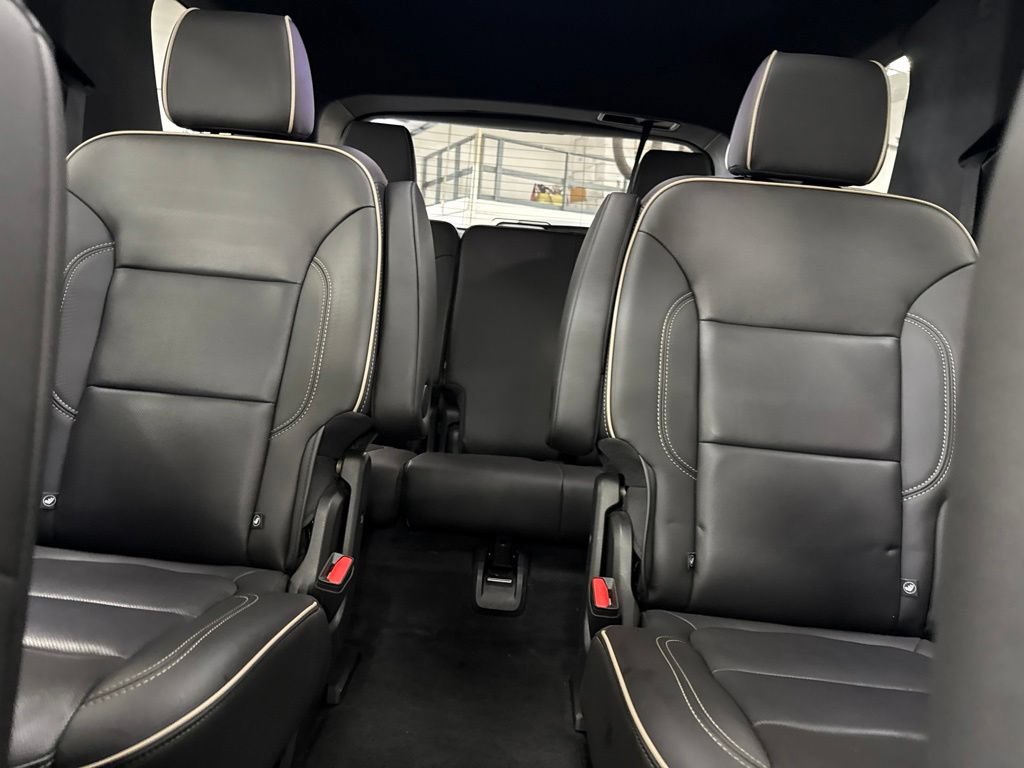 Used 2023 Chevrolet Traverse Premier AWD/4WD image 25