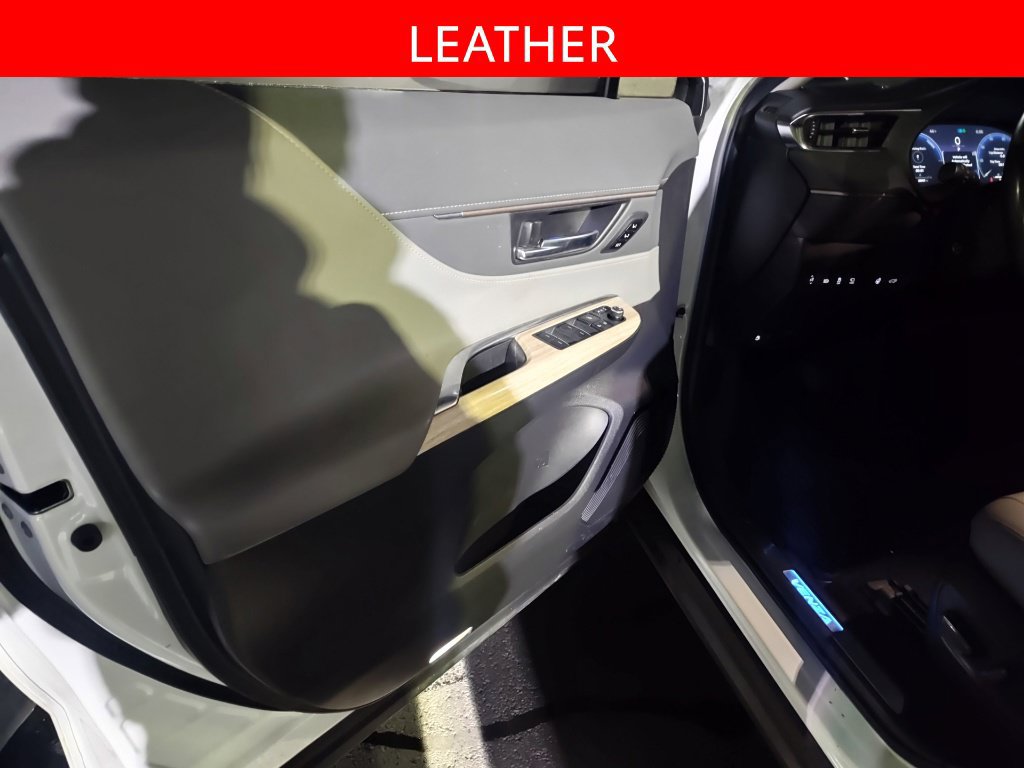 Used 2024 Toyota Venza Limited AWD/4WD image 5