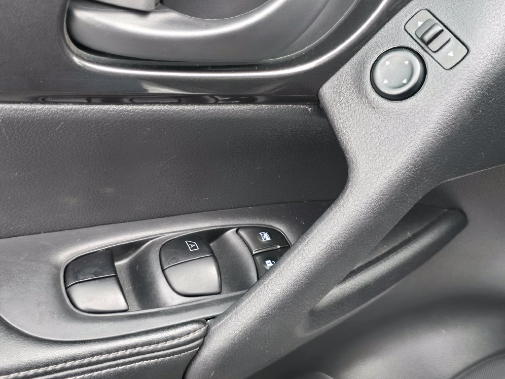 Used 2020 Nissan Rogue S AWD/4WD image 17