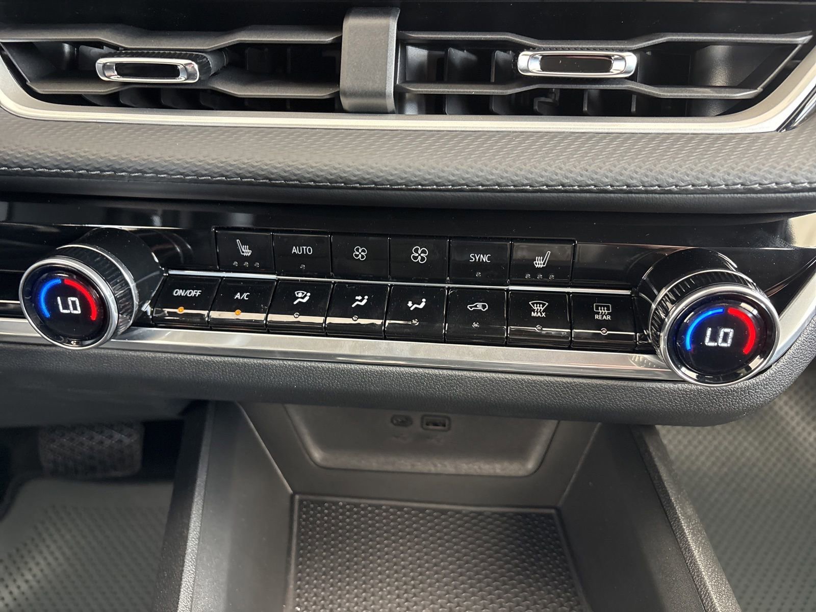 New 2026 Chevrolet Equinox LT w/ Convenience Package II FWD image 26