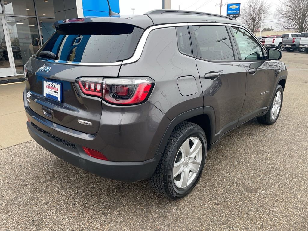 Used 2022 Jeep Compass Latitude image 3