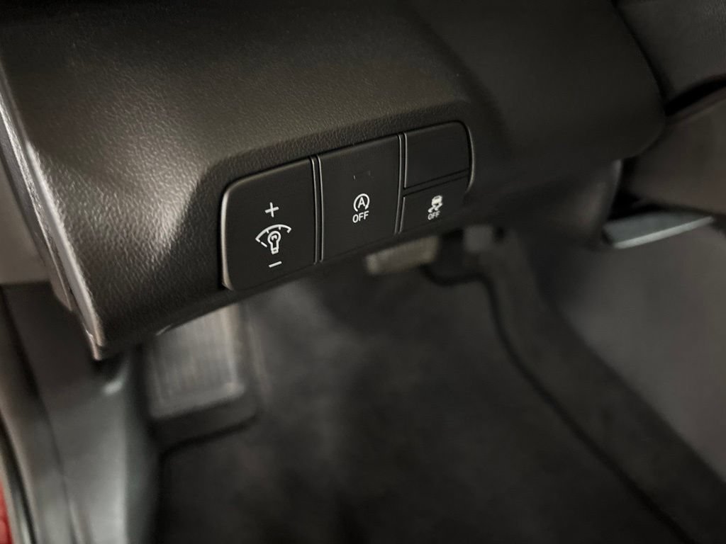 Certified 2025 Hyundai Elantra SE FWD image 13
