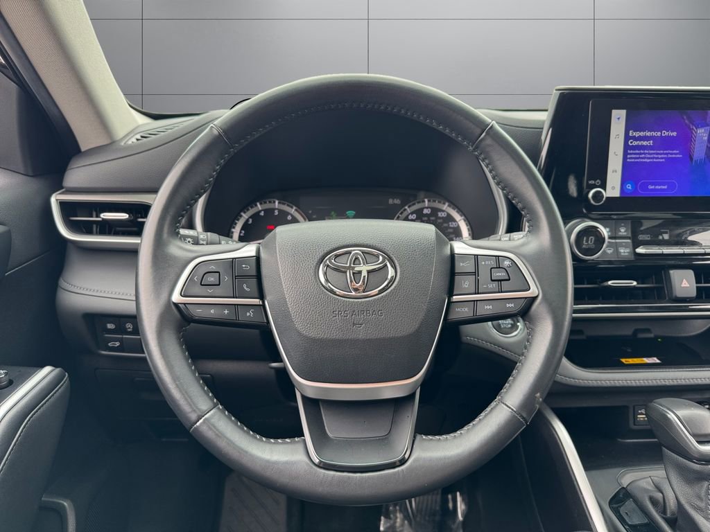 Certified 2023 Toyota Highlander XLE AWD/4WD image 13