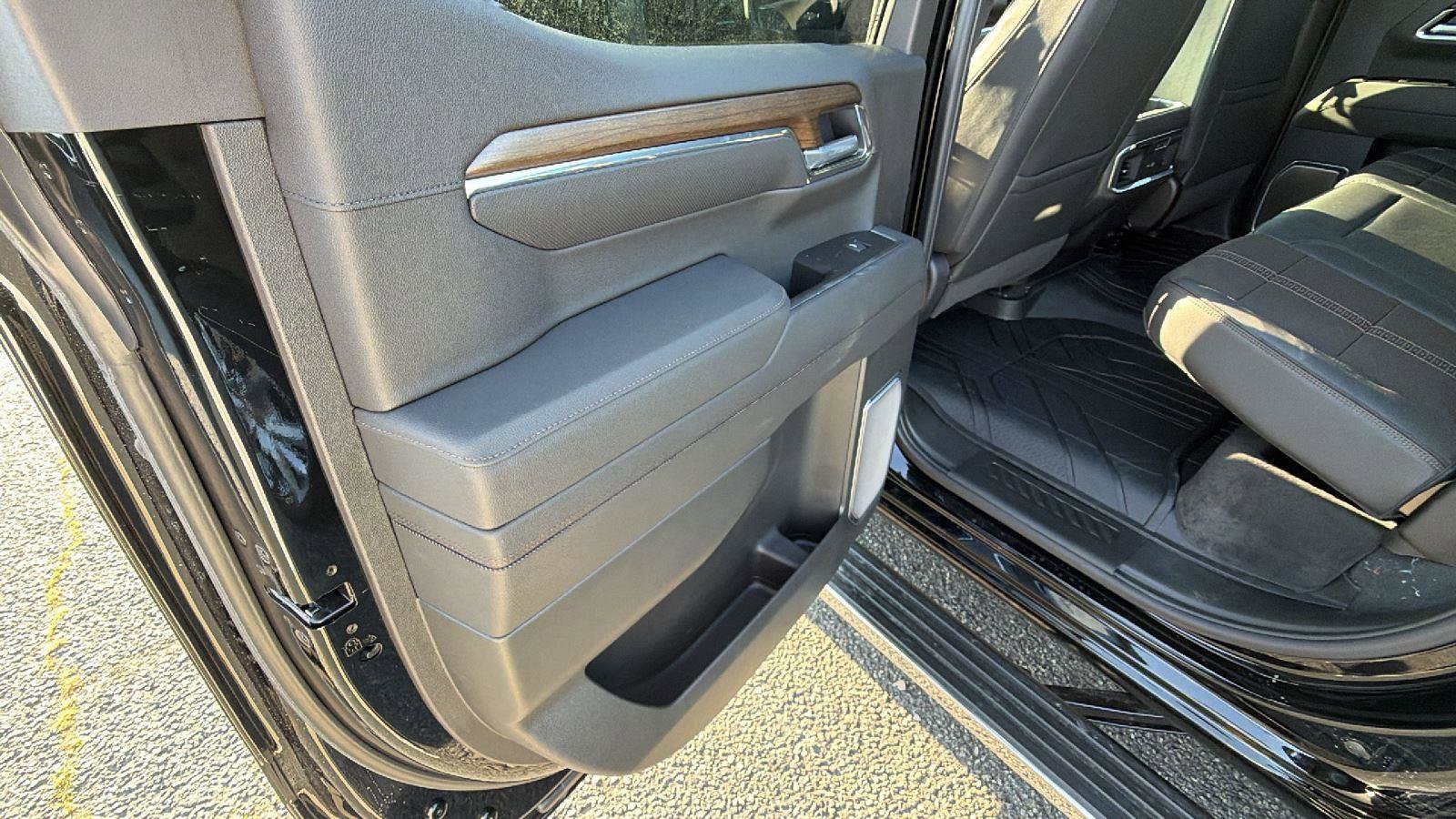 New 2026 Chevrolet Silverado 1500 High Country AWD/4WD image 16