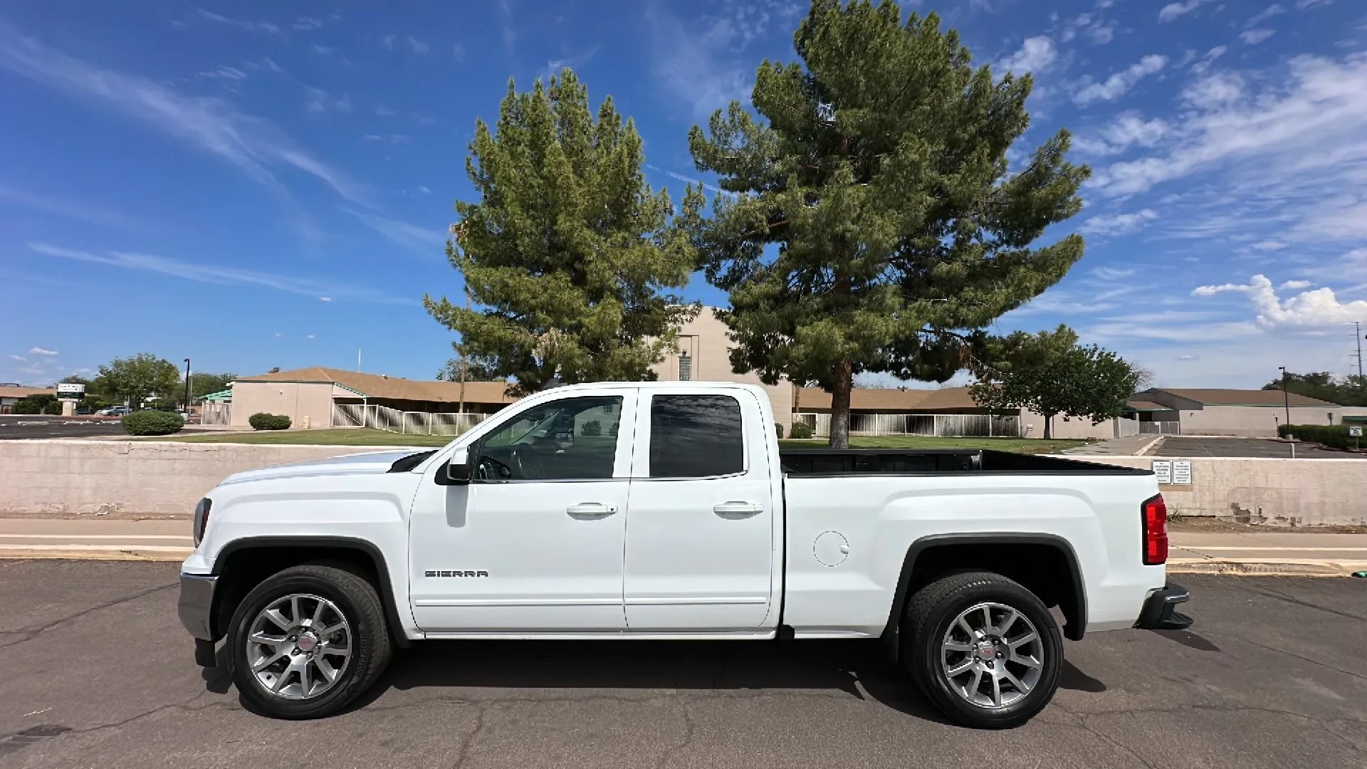 Used 2018 GMC Sierra 1500 SLE w/ SLE Value Package RWD image 1