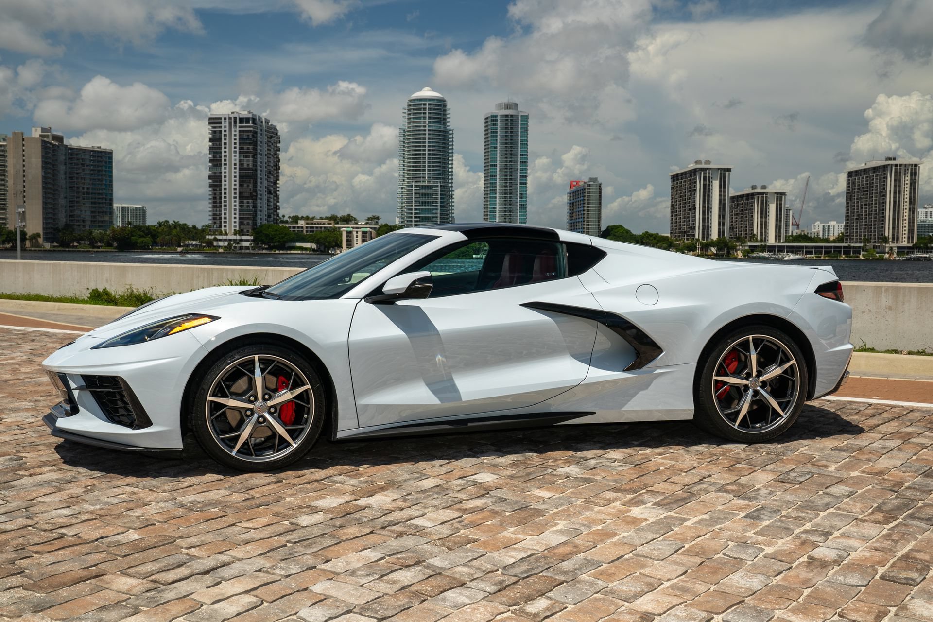 Used 2022 Chevrolet Corvette Stingray Coupe w/ Engine Appearance Package RWD video 3