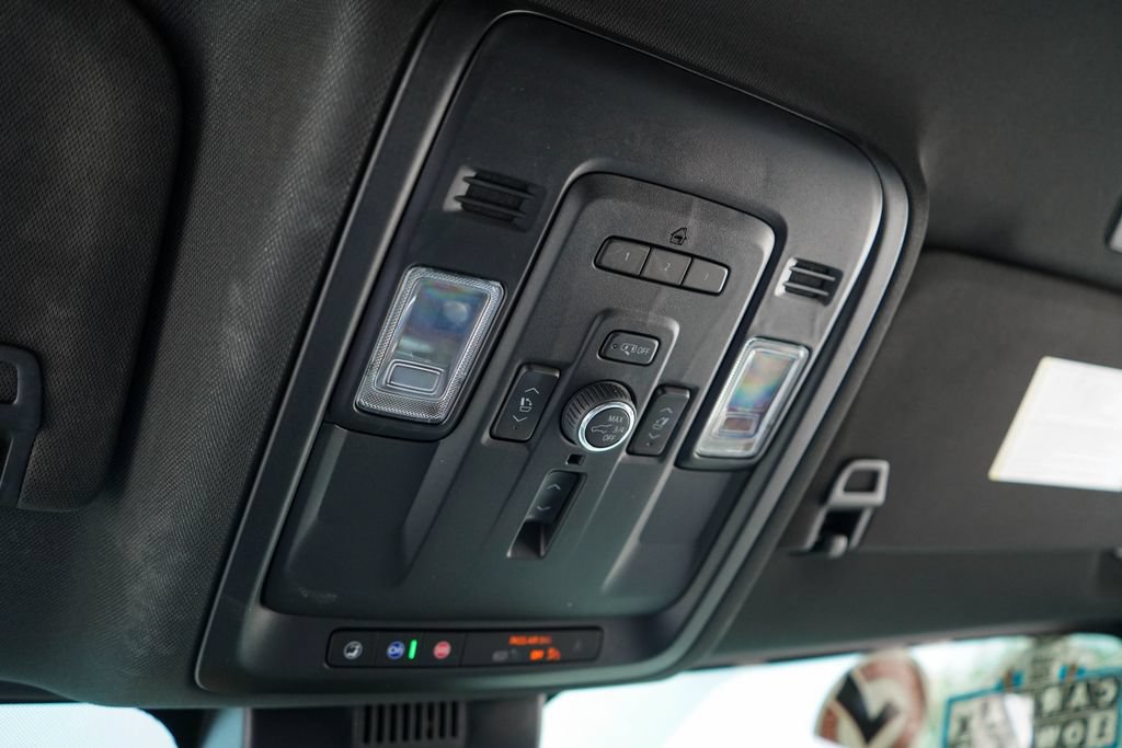 Used 2024 GMC Yukon XL SLT w/ SLT Luxury Package AWD/4WD image 11