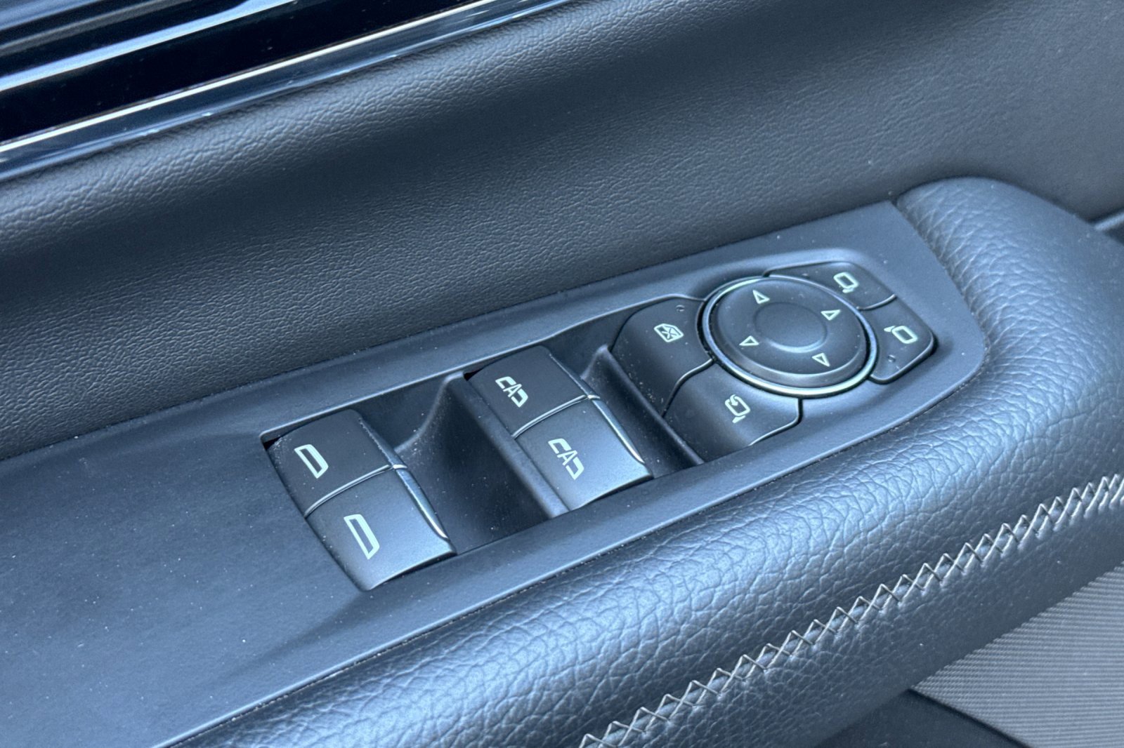 Used 2025 GMC Yukon Denali image 13