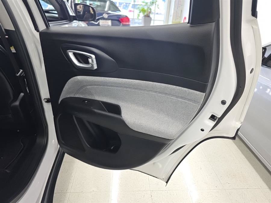 Used 2022 Jeep Compass Latitude AWD/4WD image 14