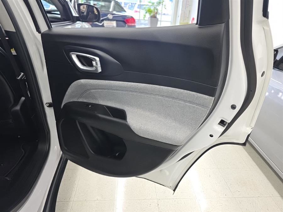 Used 2022 Jeep Compass Latitude image 14