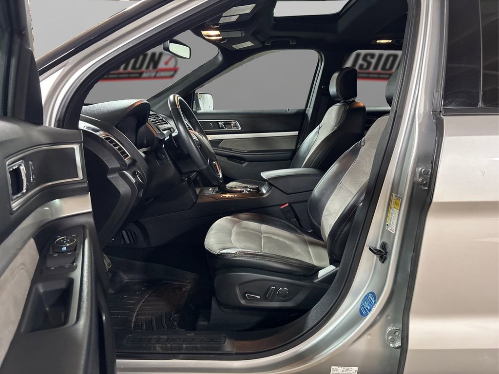 Used 2017 Ford Explorer XLT w/ Equipment Group 202A image 9