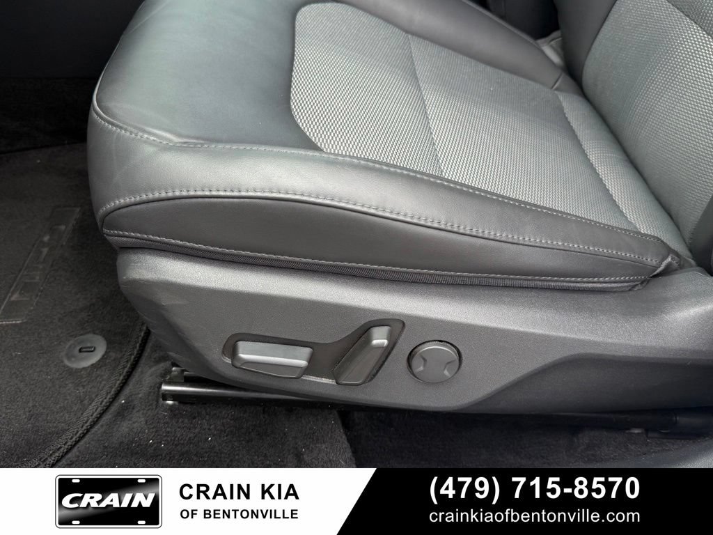 Certified 2024 Kia Niro Wind FWD image 11