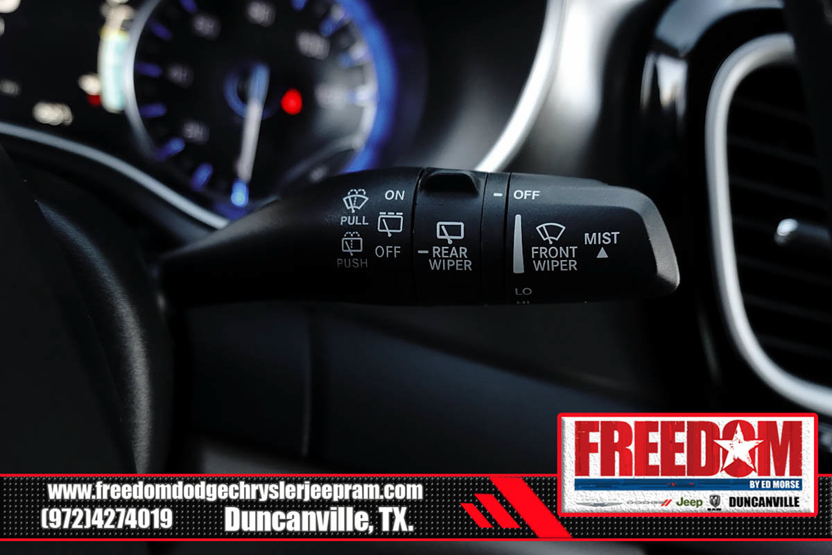 Certified 2024 Chrysler Pacifica Touring-L FWD image 32