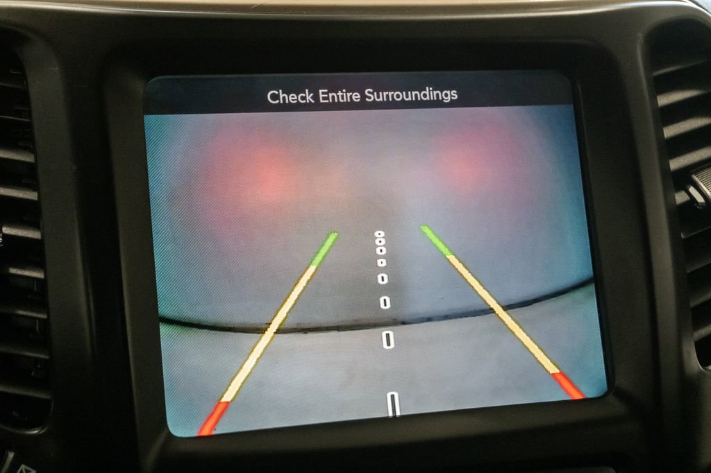 Used 2015 Jeep Cherokee Latitude w/ Comfort/Convenience Group FWD image 18