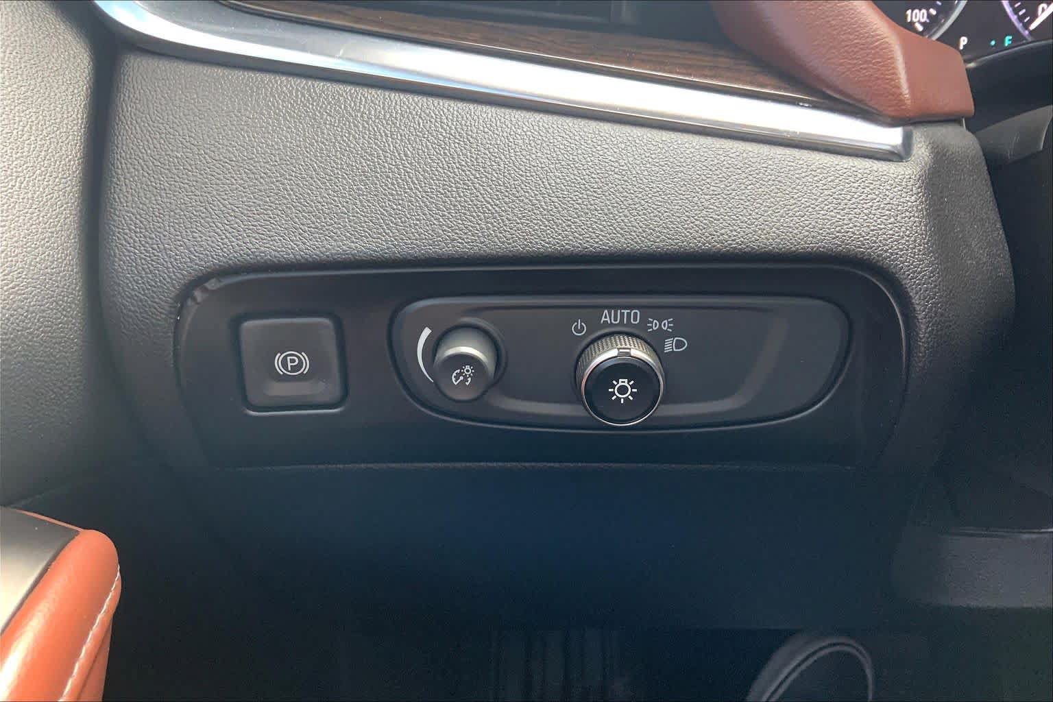 Certified 2018 Buick Enclave Avenir w/ Avenir Technology Package FWD image 33