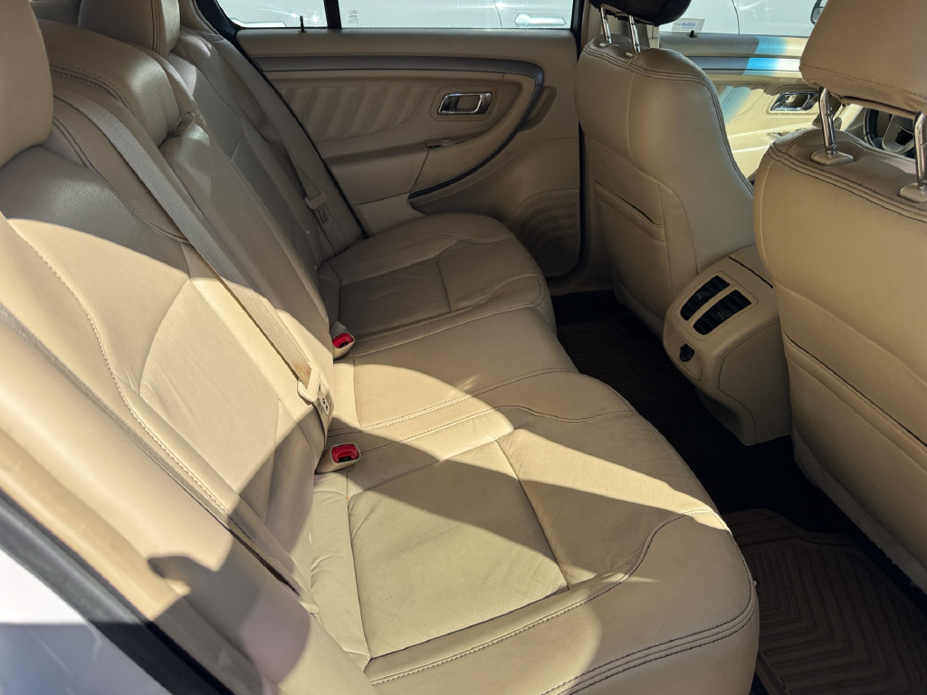 Used 2013 Ford Taurus SEL FWD image 17
