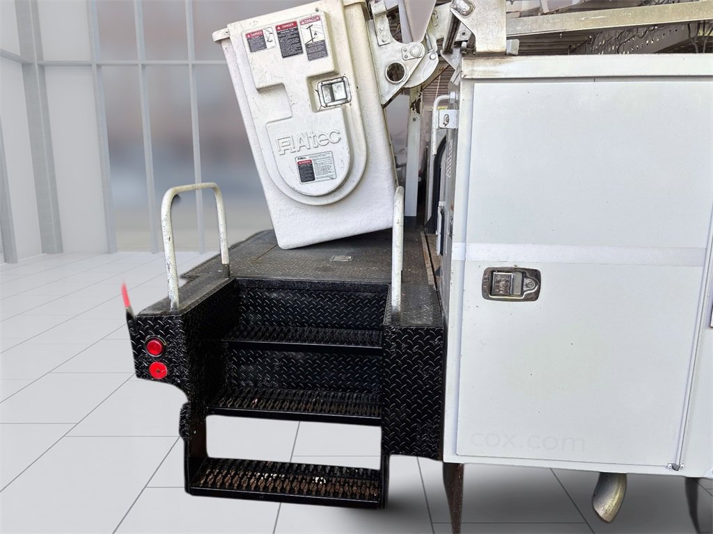 Used 2012 Ford F550 2WD Regular Cab Super Duty w/ PWR Equipment Group image 4