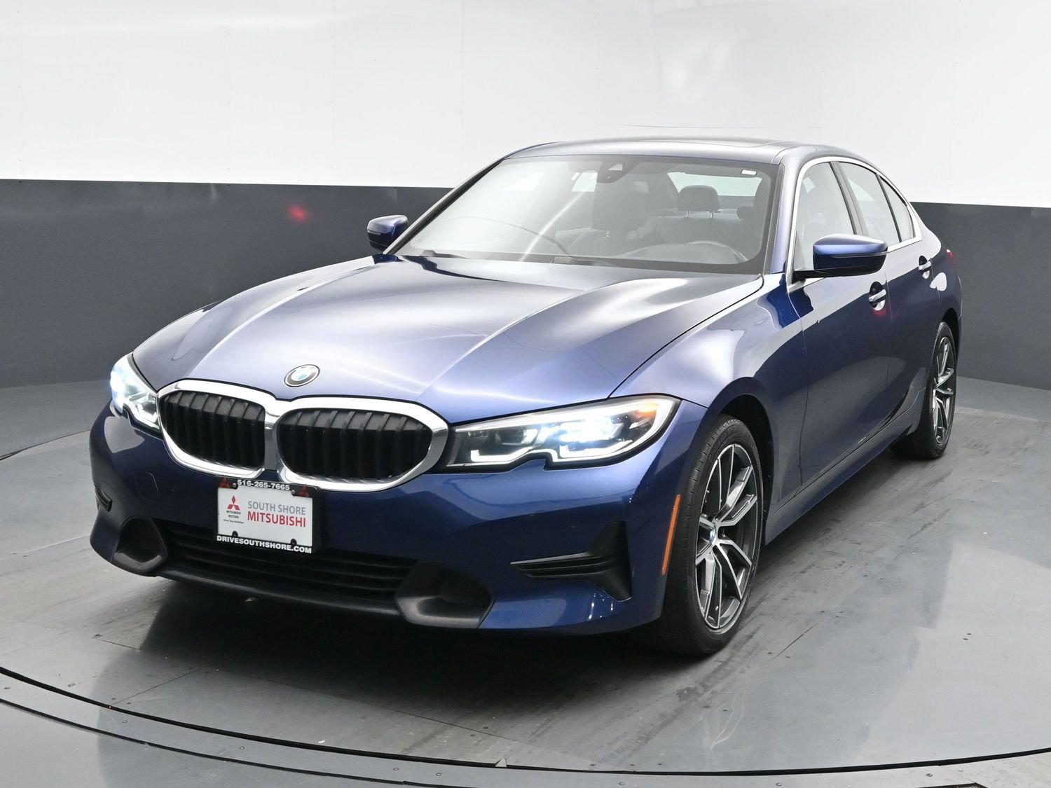 Used 2019 BMW 330i xDrive Sedan w/ Premium Package AWD/4WD image 1