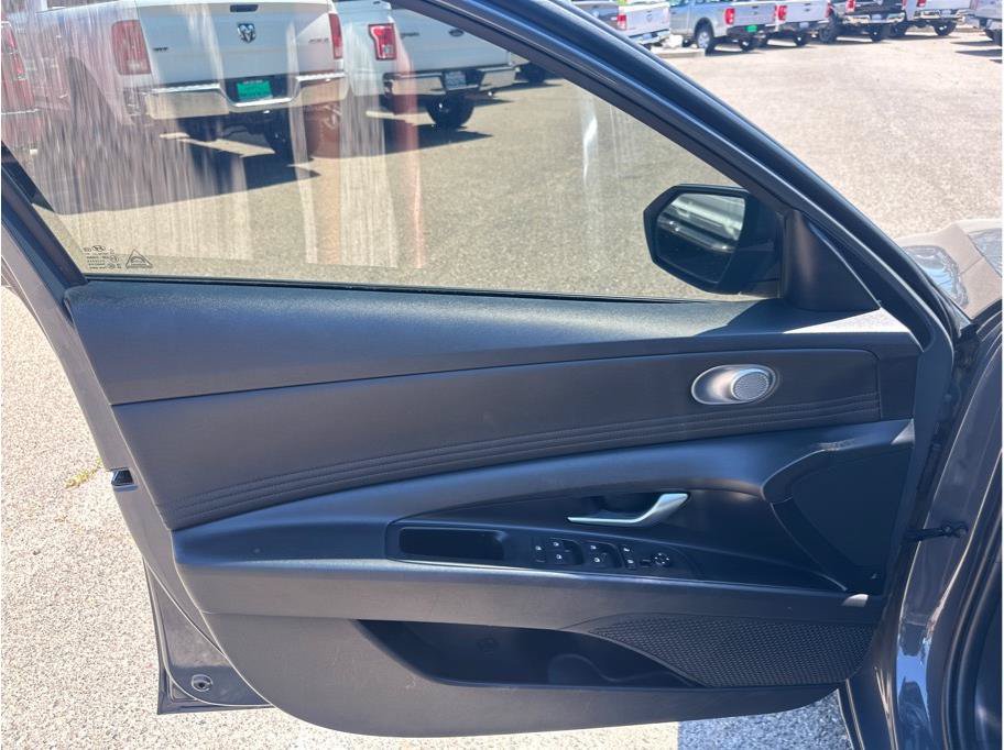 Used 2023 Hyundai Elantra SEL w/ Convenience Package FWD image 15