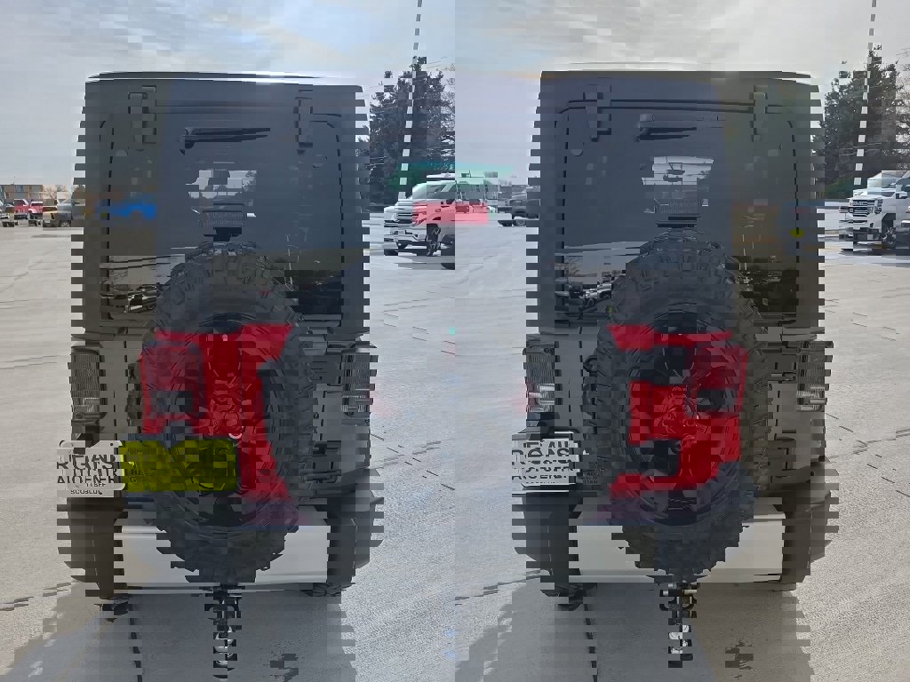 Used 2014 Jeep Wrangler Unlimited Sahara w/ Connectivity Group image 6