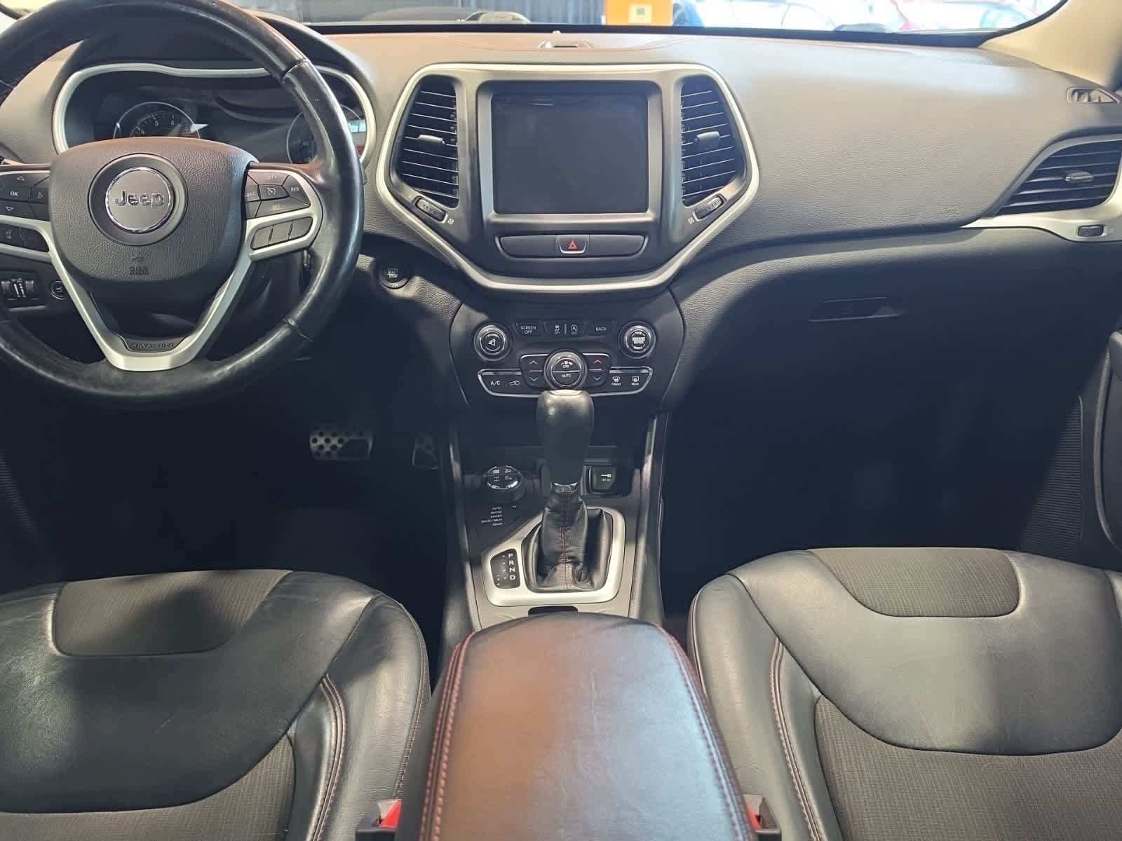 Used 2017 Jeep Cherokee Trailhawk w/ Comfort & Convenience Group AWD/4WD image 28