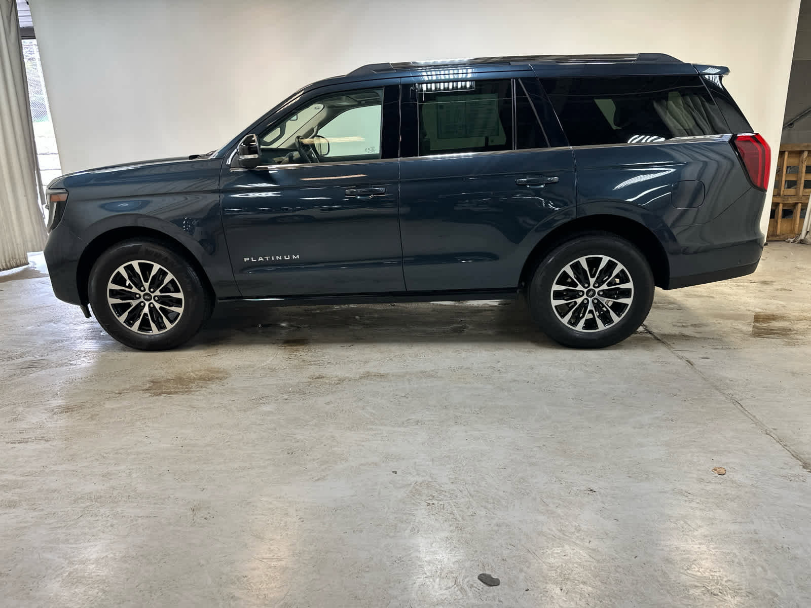 Used 2025 Ford Expedition Platinum image 11