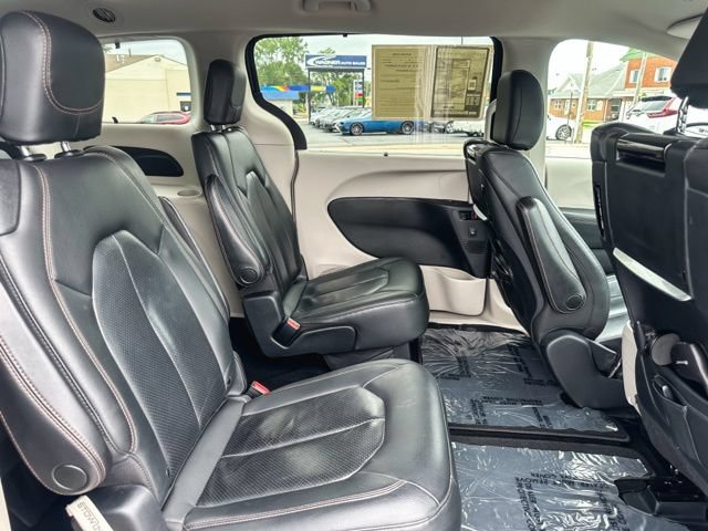 Used 2020 Chrysler Pacifica Touring-L Plus w/ Advanced Safetytec Group FWD image 25