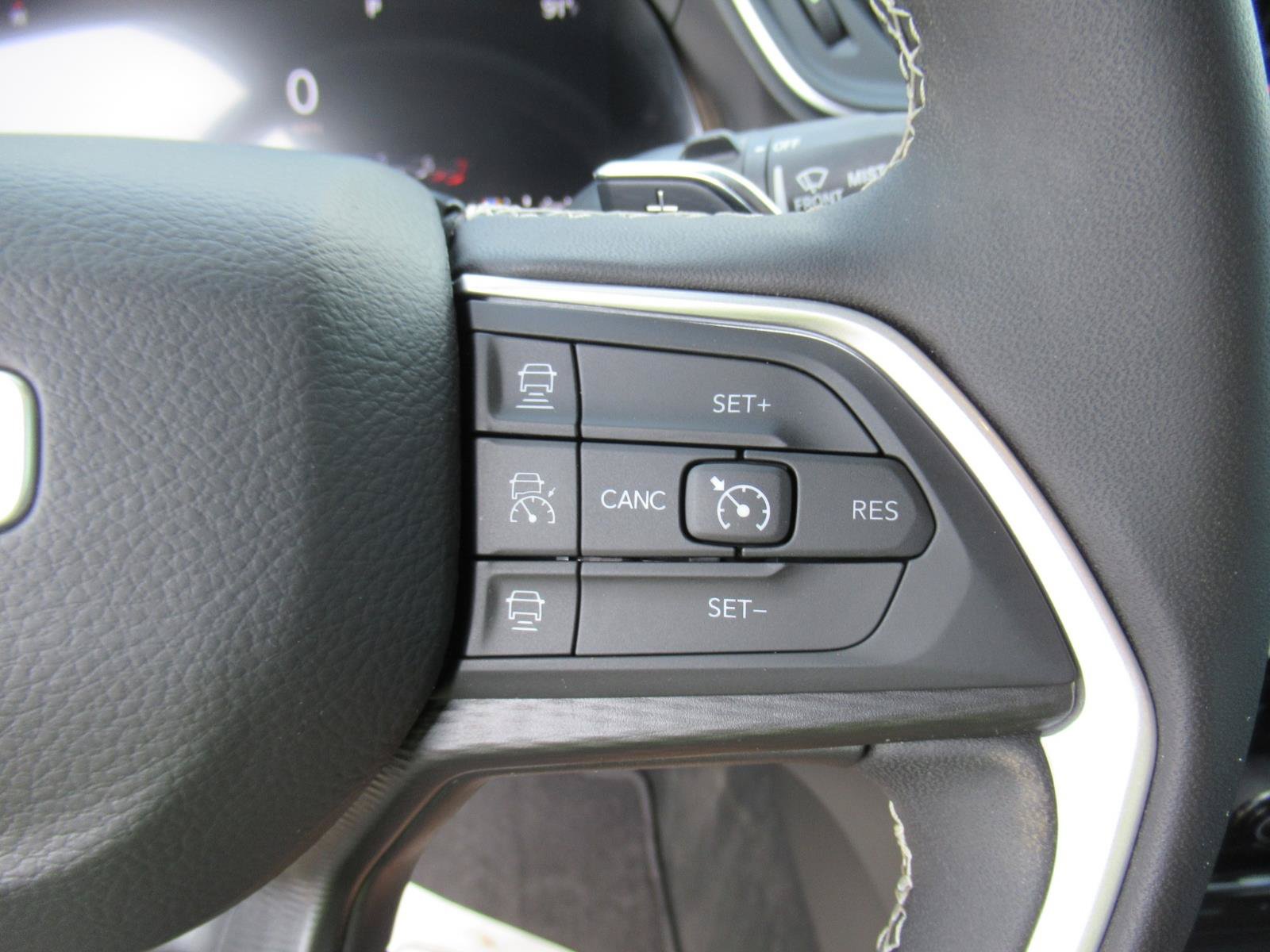 Used 2025 Jeep Grand Cherokee L Laredo RWD image 25