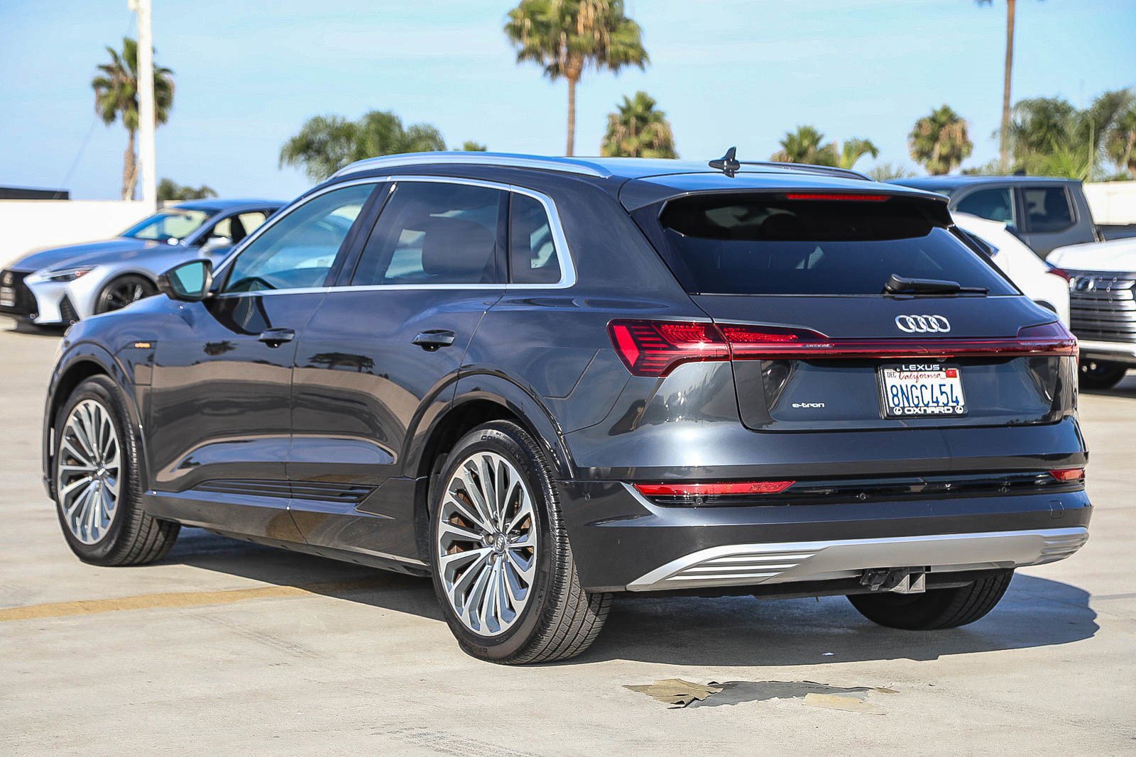Used 2019 Audi e-tron Prestige w/ Prestige Package AWD/4WD image 5