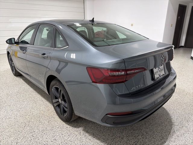 Used 2023 Volkswagen Jetta SE w/ Panoramic Sunroof Package image 6