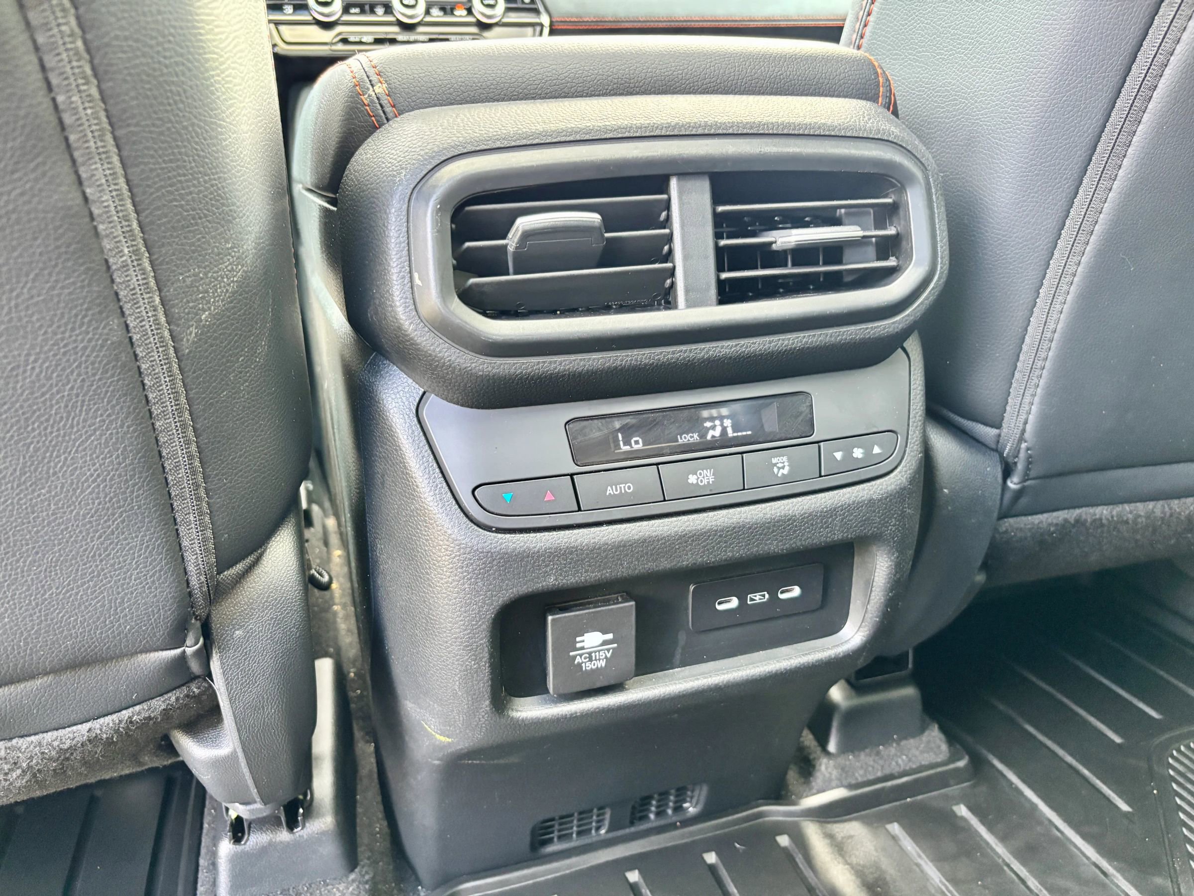 Used 2025 Honda Pilot TrailSport image 26