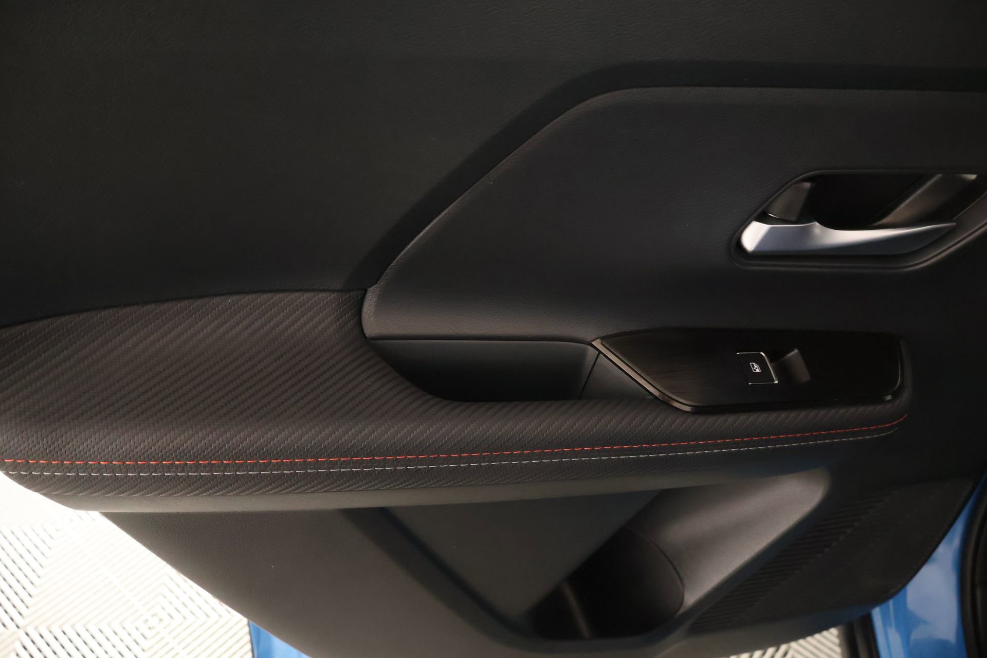 Used 2025 Nissan Kicks SR FWD image 15