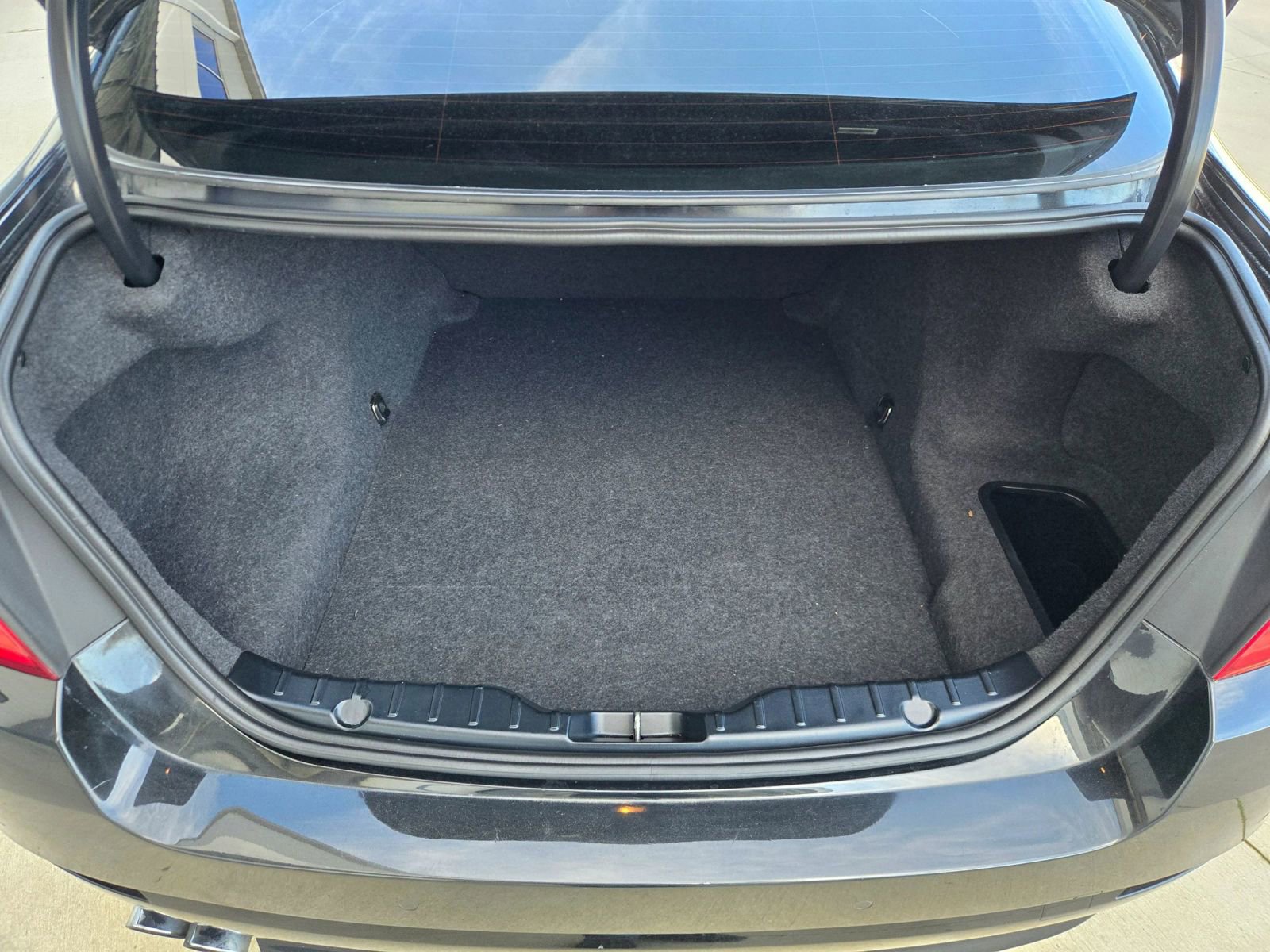 Used 2011 BMW 528i Sedan image 16