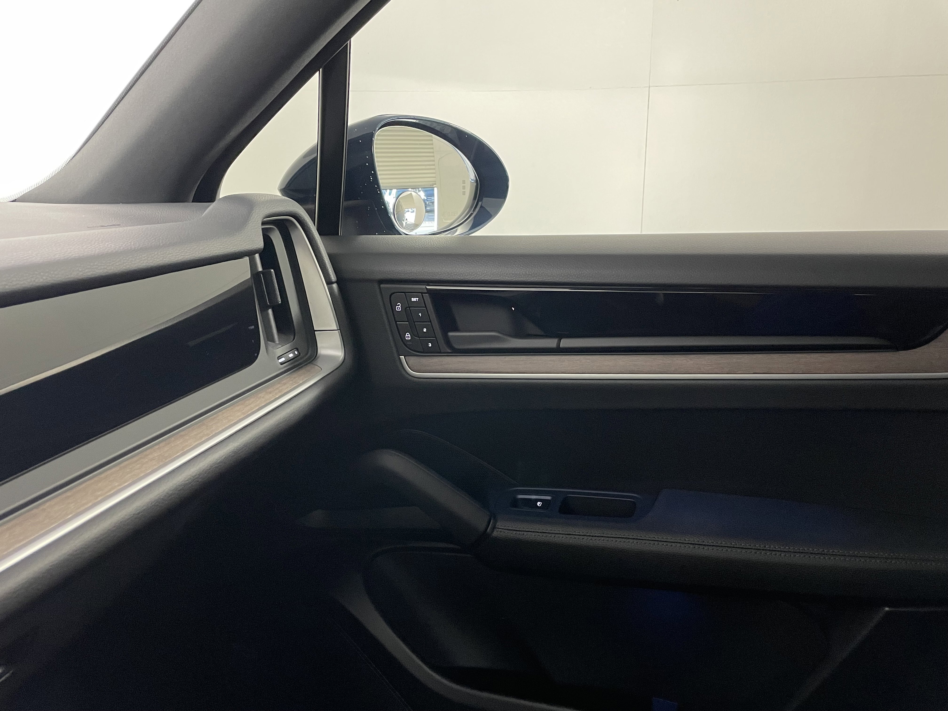 Used 2024 Porsche Cayenne image 14