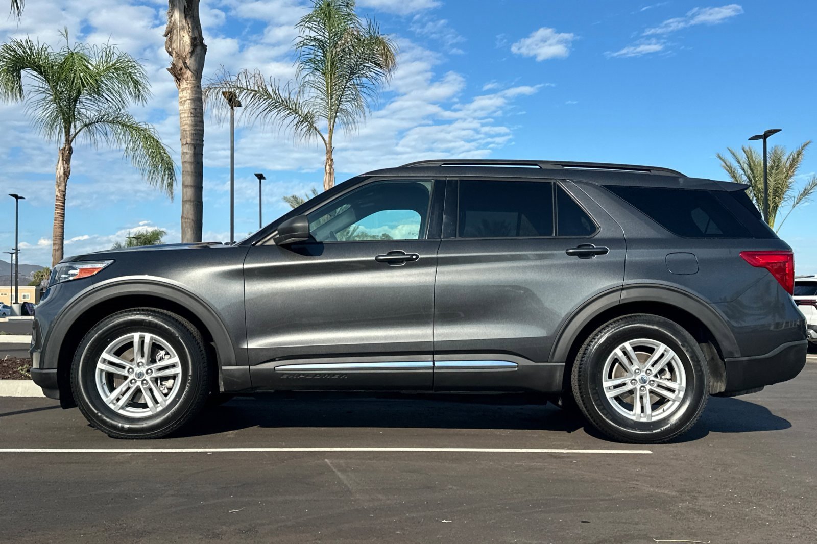 Used 2020 Ford Explorer XLT image 7