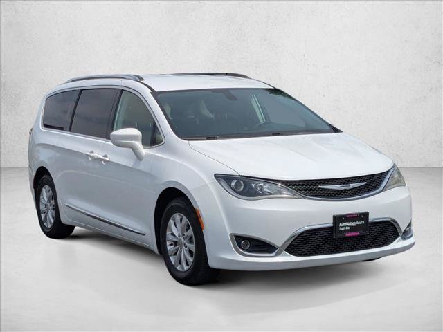 Used 2018 Chrysler Pacifica Touring-L FWD image 3