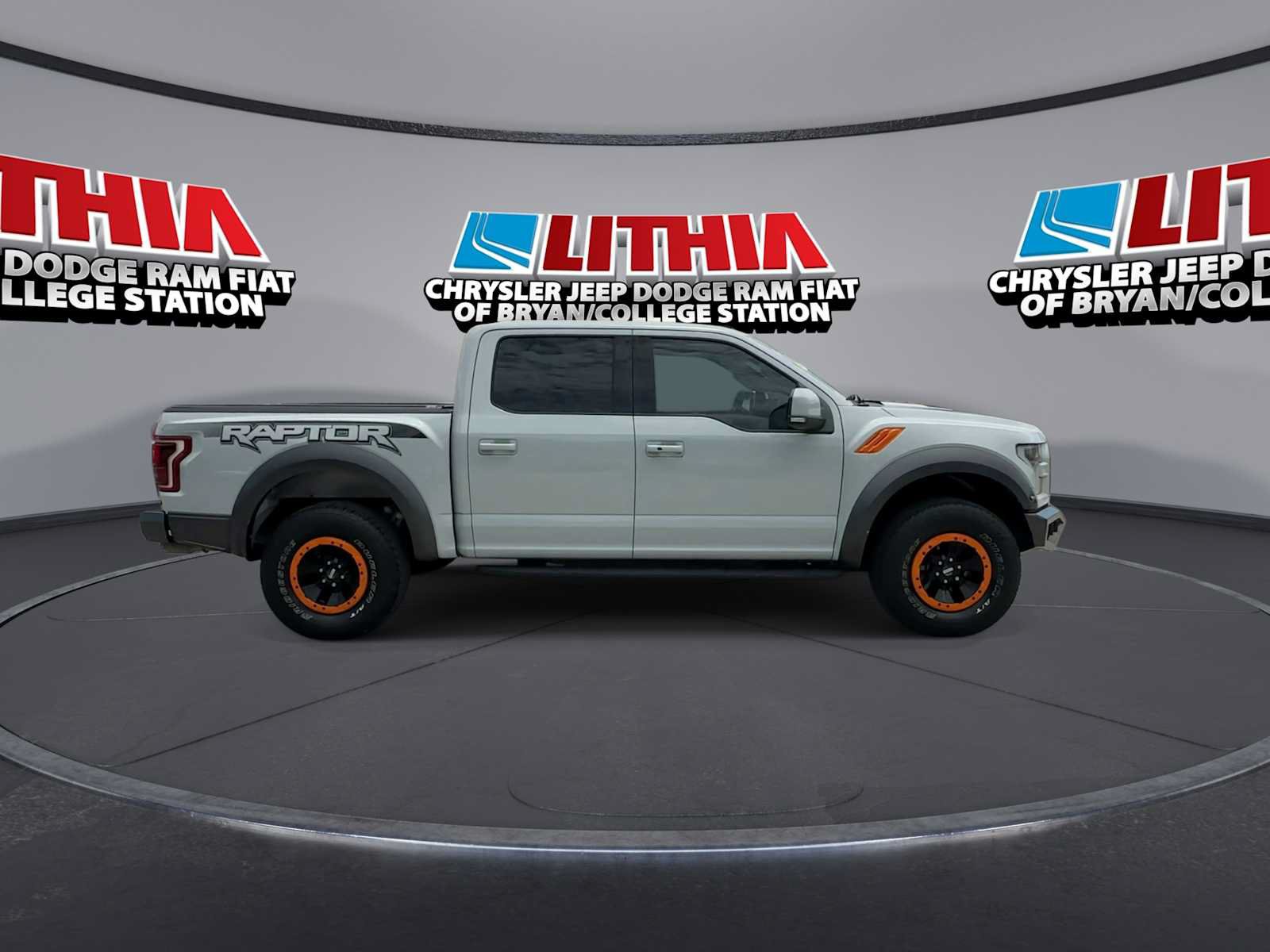 Used 2017 Ford F150 Raptor w/ Equipment Group 802A Luxury AWD/4WD image 9