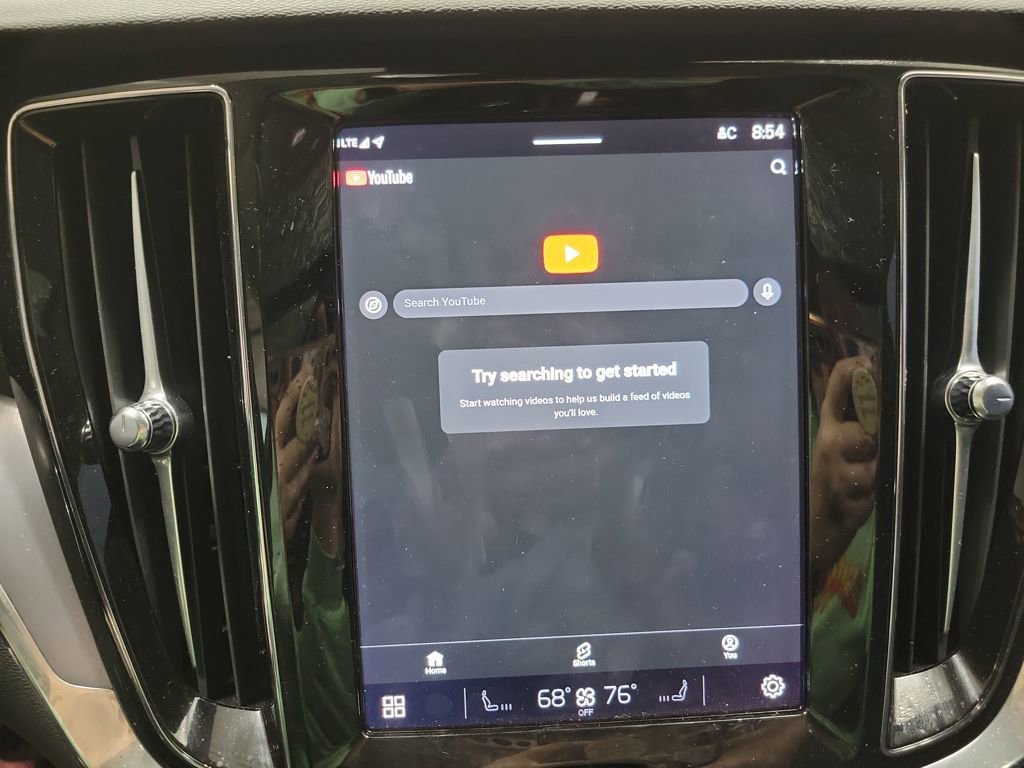 Used 2024 Volvo S60 B5 Core image 9