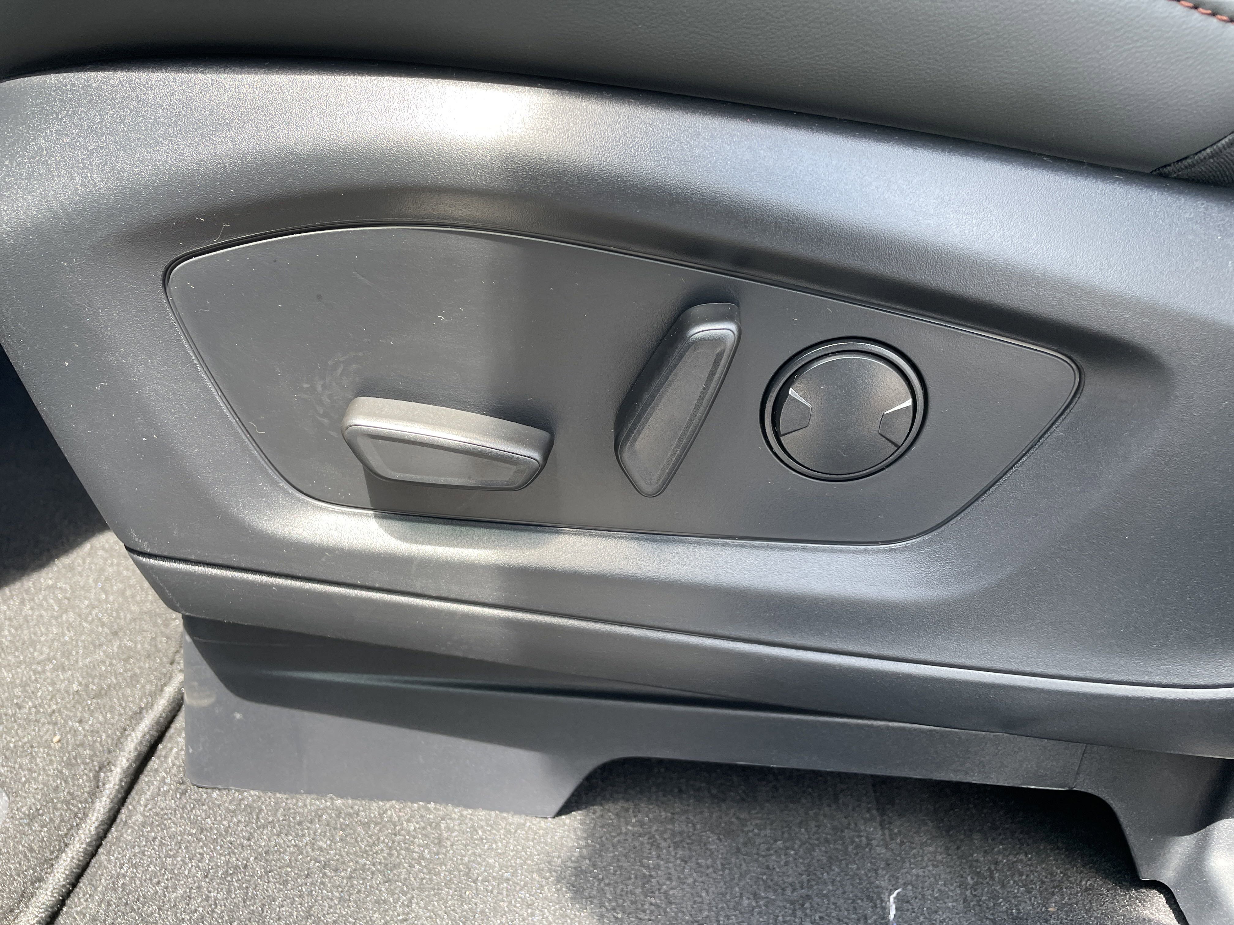 New 2025 Ford Explorer Active w/ Active Comfort Package image 14