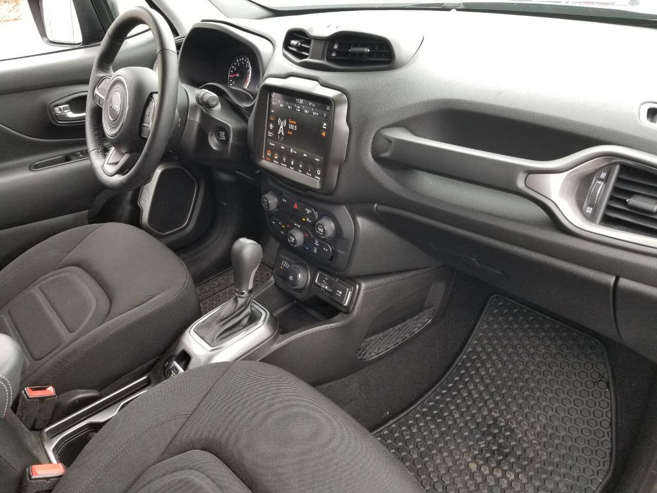 Certified 2022 Jeep Renegade Latitude w/ Convenience Group AWD/4WD image 10