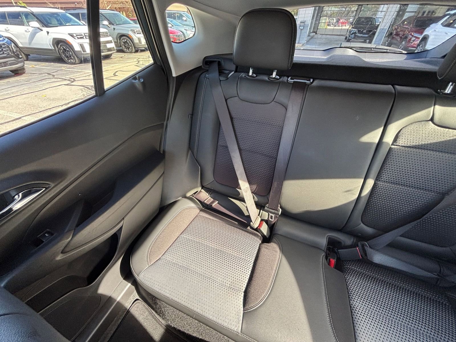 Used 2025 Chevrolet Trax LT image 38