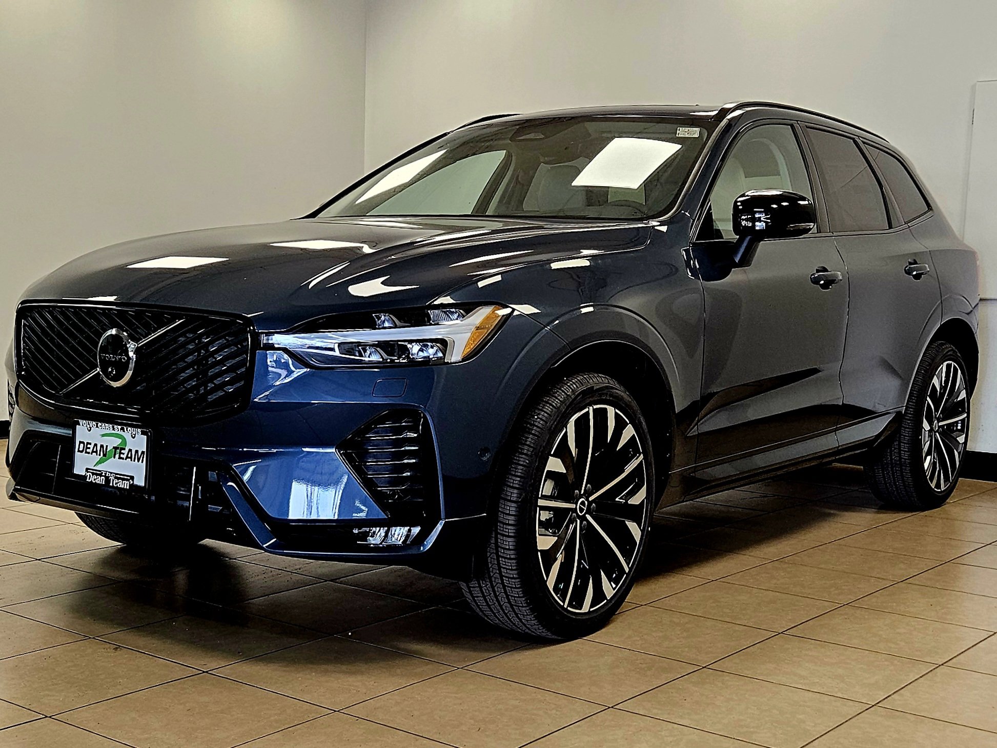 New 2026 Volvo XC60 B5 Ultra w/ Protection Package Premier image 4